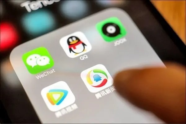 qq上面幸运符号怎么养出？